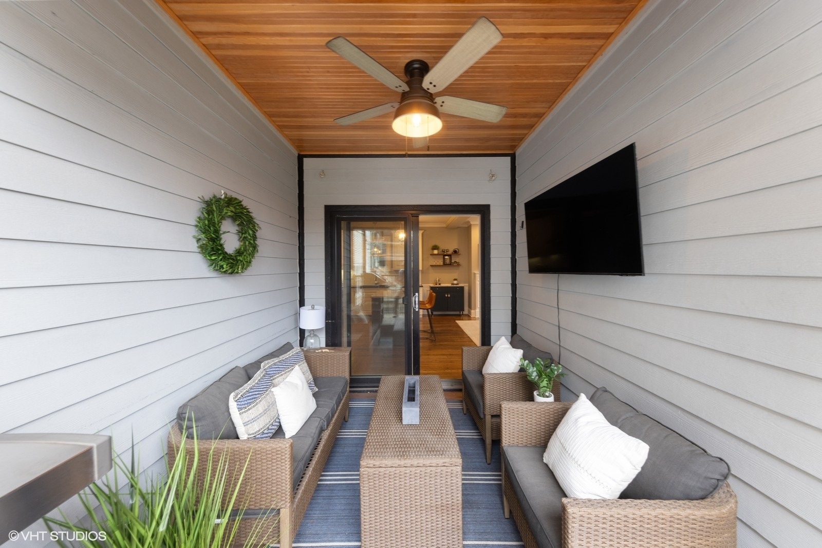 1833 West Addison Street, Unit 1S Chicago, IL 60613 - Photo 8 of 21 a living room with furniture and a flat screen tv