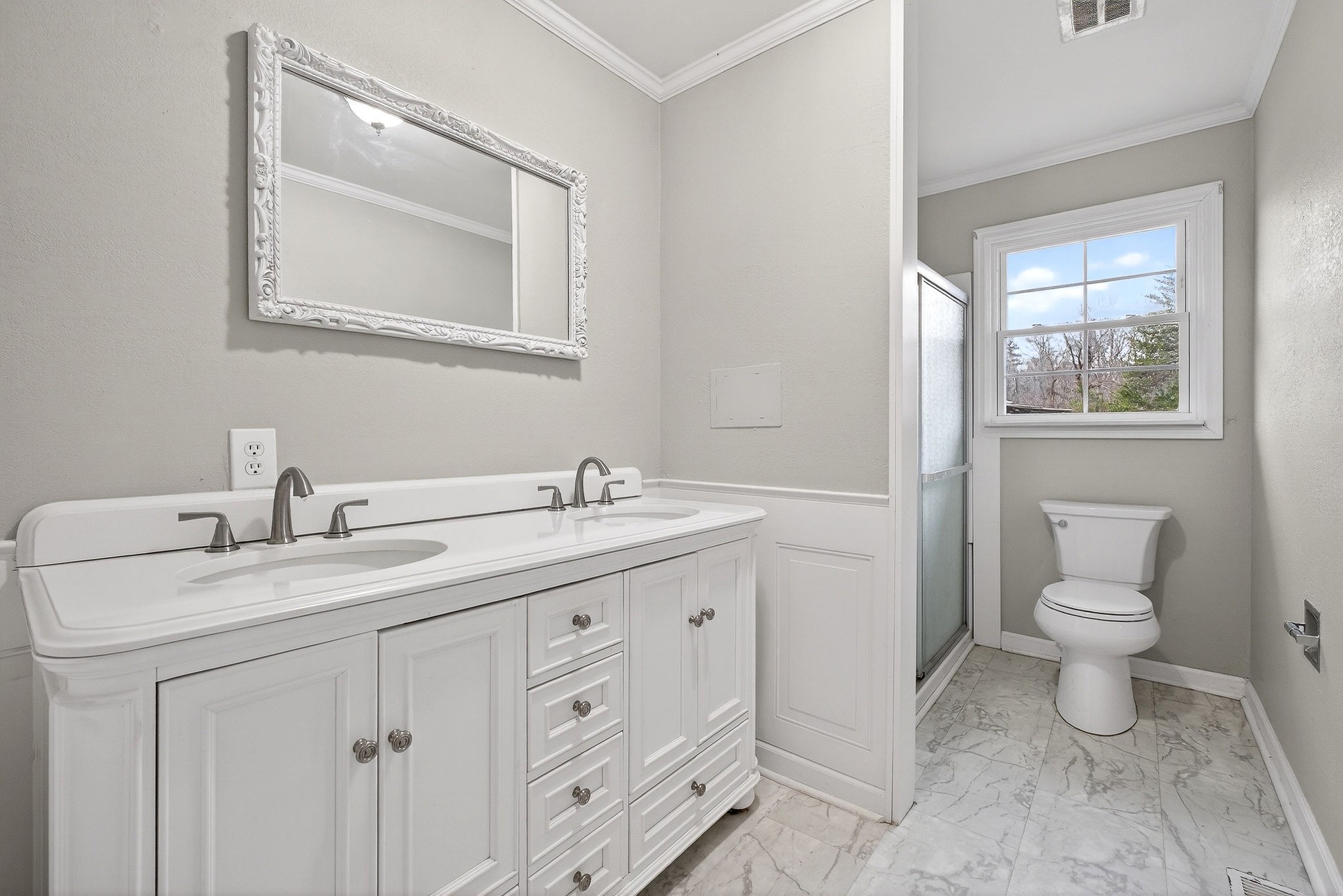 1528 Dry Creek Road McMinnville, TN 37110 - Photo 31 of 45 a bathroom with a toilet sink and mirror