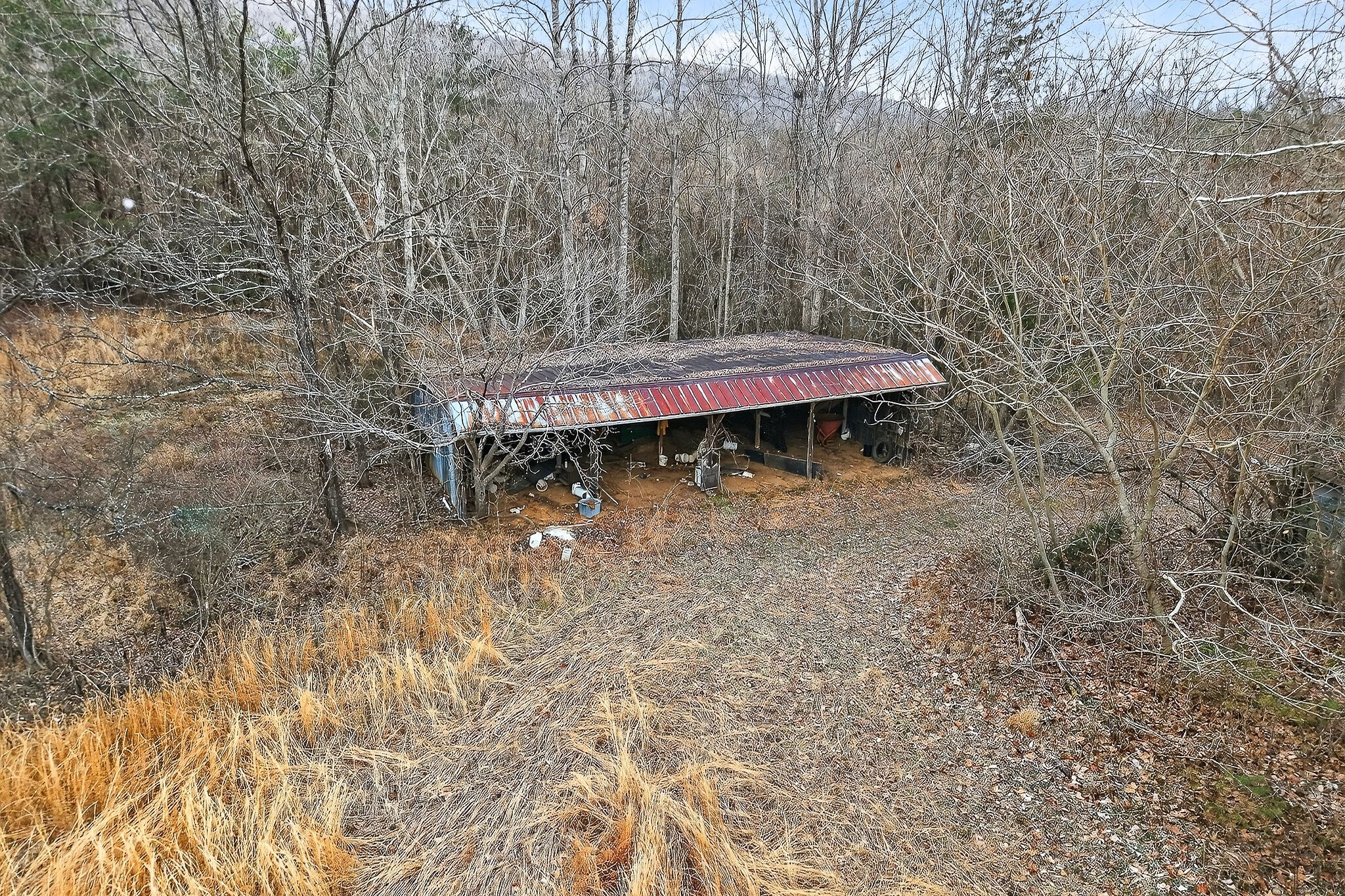 1528 Dry Creek Road McMinnville, TN 37110 - Photo 45 of 45 a backyard of a house with table and chairs