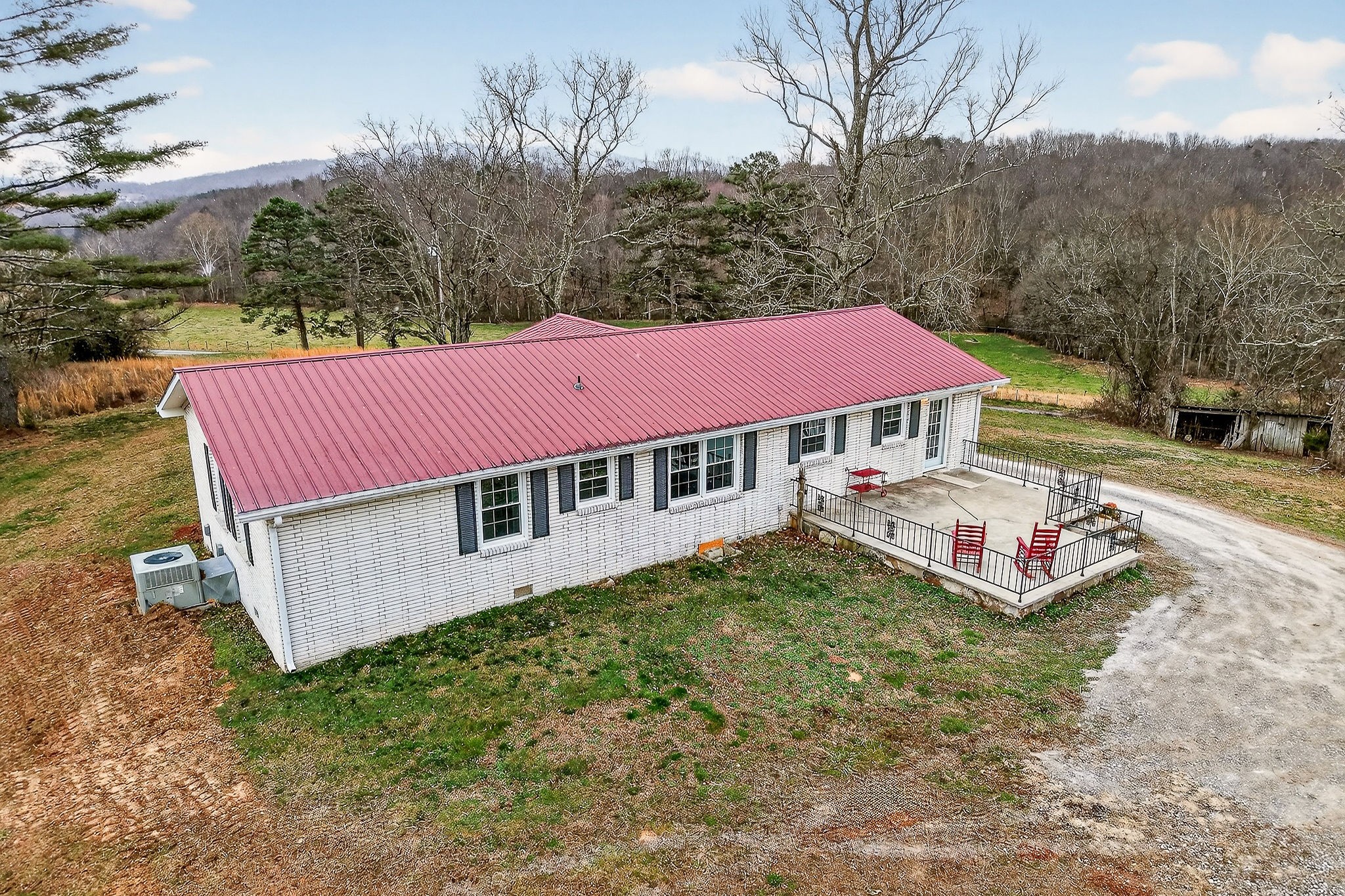 1528 Dry Creek Road McMinnville, TN 37110 - Photo 5 of 45 a backyard of a house with table and chairs