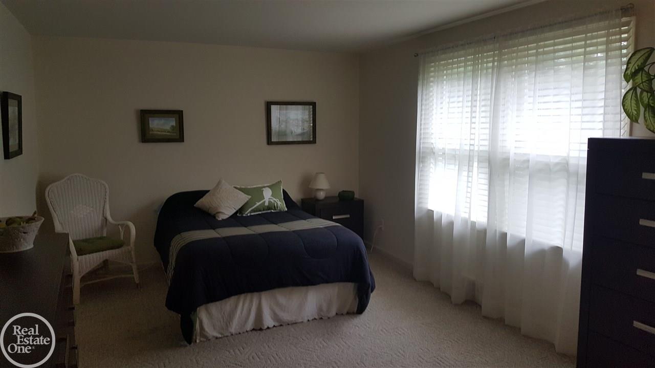 778 Leinster Road Rochester, MI 48309 - Photo 27 of 33 31329649-26.JPG