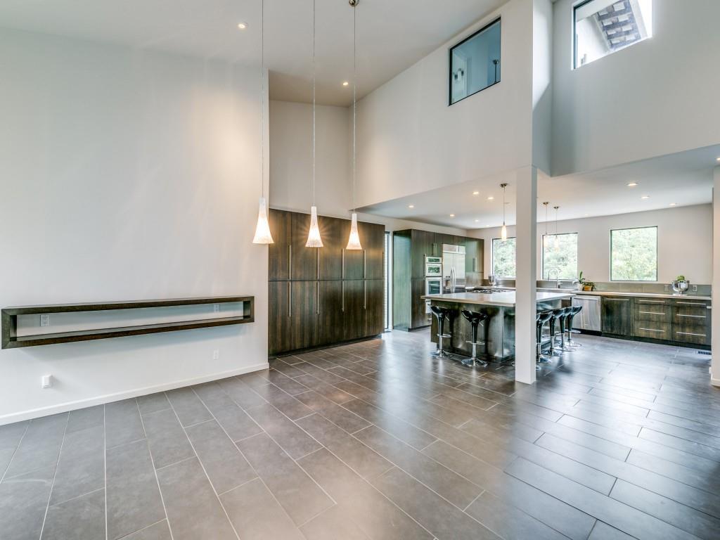 919 Knott Place Dallas, TX 75208 - Photo 10 of 25 a lobby with furniture and wooden floor