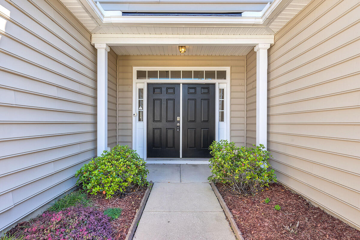 339 Decatur Drive Summerville, SC 29486 - Photo 4 of 34 4