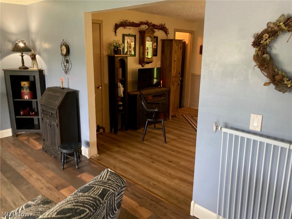 202 Ridgewood Boulevard Minerva, OH 44657 - Photo 5 of 38 Living room to kitchen