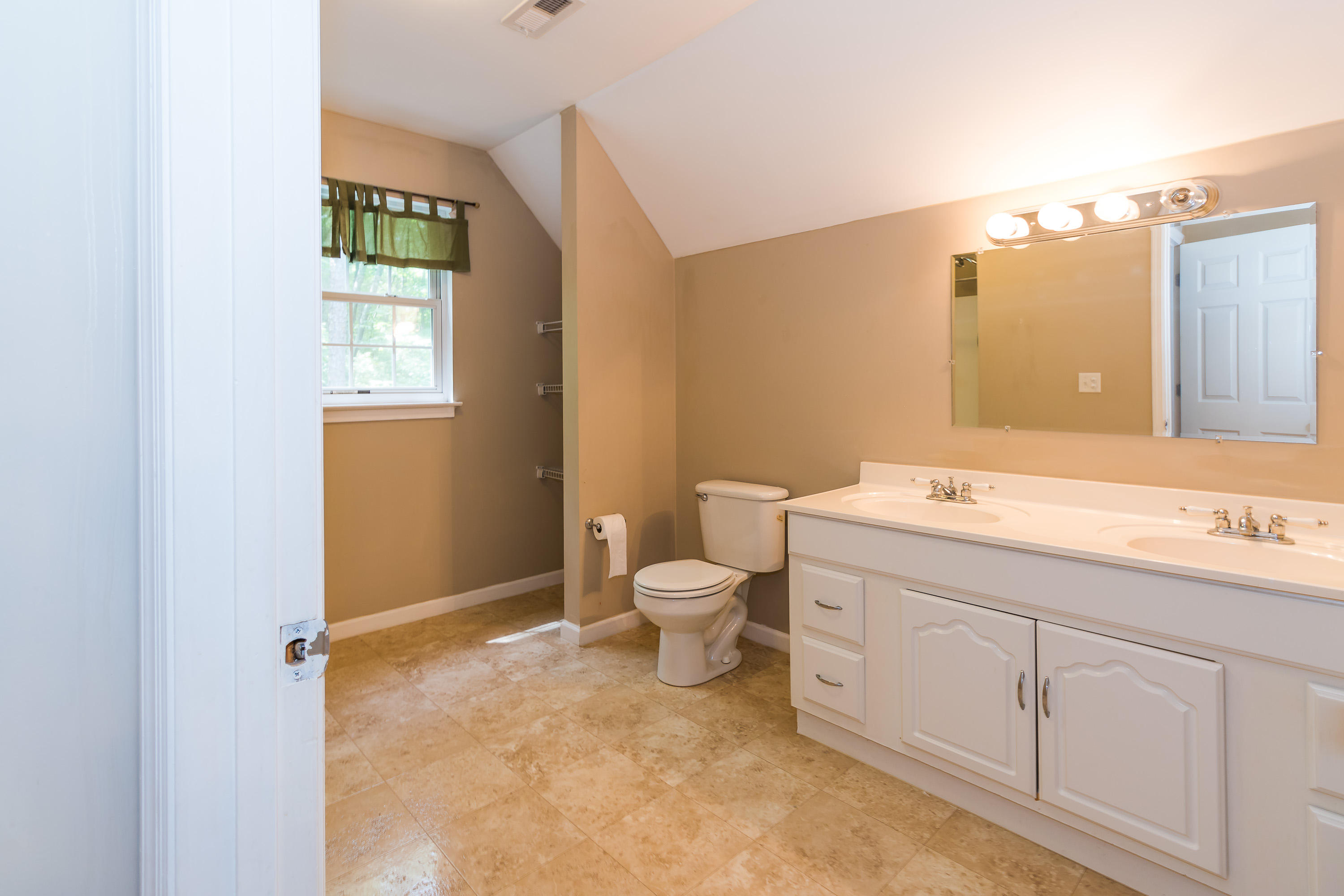 174 Coffman Springs Road LaFayette, GA 30728 - Photo 33 of 47 Upstairs Bathroom
