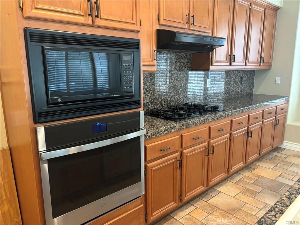 20 Berlamo Rancho Santa Margarita, CA 92688 - Photo 9 of 34 a kitchen with granite countertop cabinets and oven