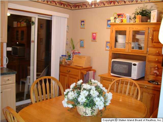 414 Raritan Avenue Staten Island, NY 10305 - Photo 3 of 3 a view of living room