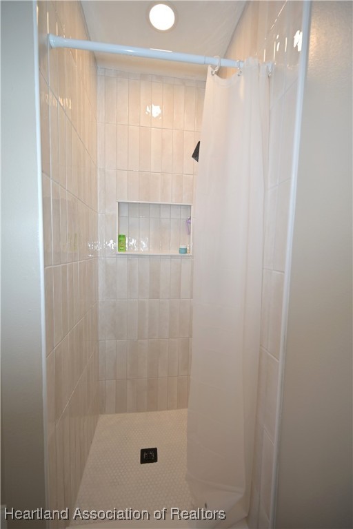 4626 Duffer Loop Sebring, FL 33872 - Photo 17 of 46 Master Bath
