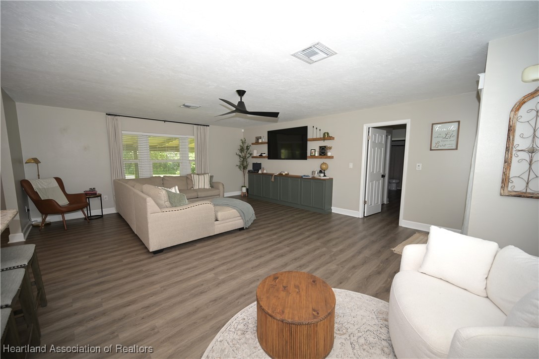 4626 Duffer Loop Sebring, FL 33872 - Photo 6 of 46 Living Room