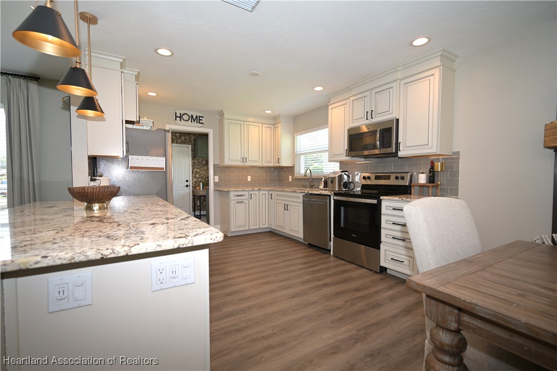 4626 Duffer Loop Sebring, FL 33872 - Photo 9 of 46 Kitchen