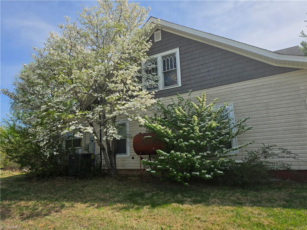 2729 Asbury Road Mount Airy, NC 27030 - Photo 3 of 36