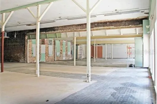 a view of a entrance door of the house