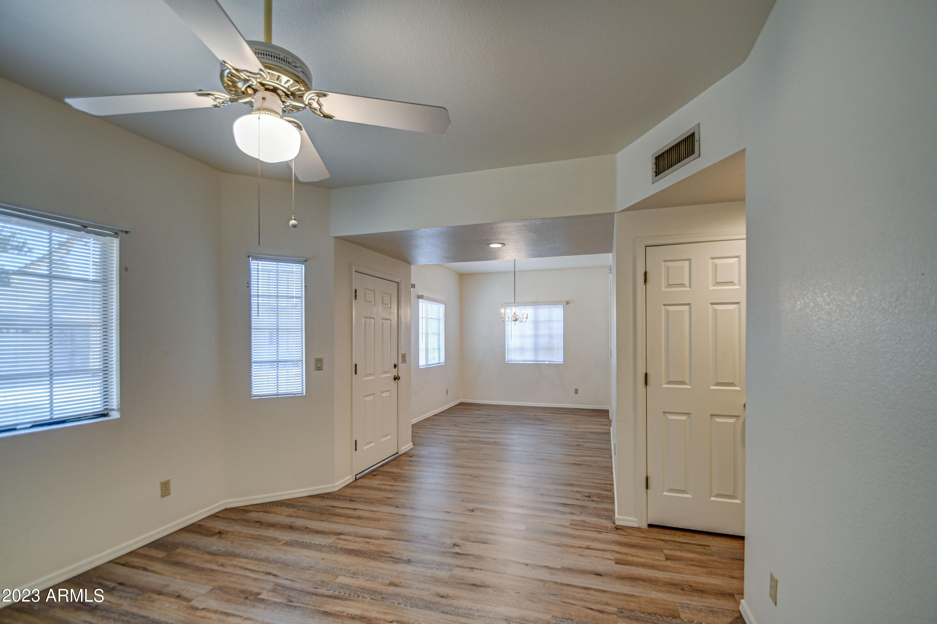 2032 West Ronald Road Phoenix, AZ 85029 - Photo 23 of 48 Living Room 4