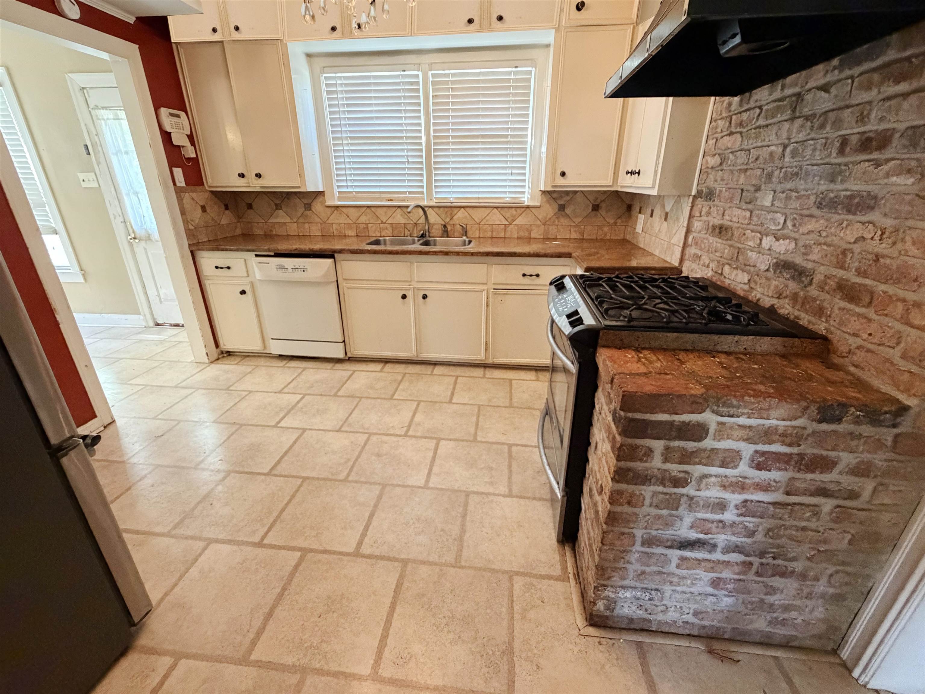 4600 Wilson Street Groves, TX 77619 - Photo 8 of 13