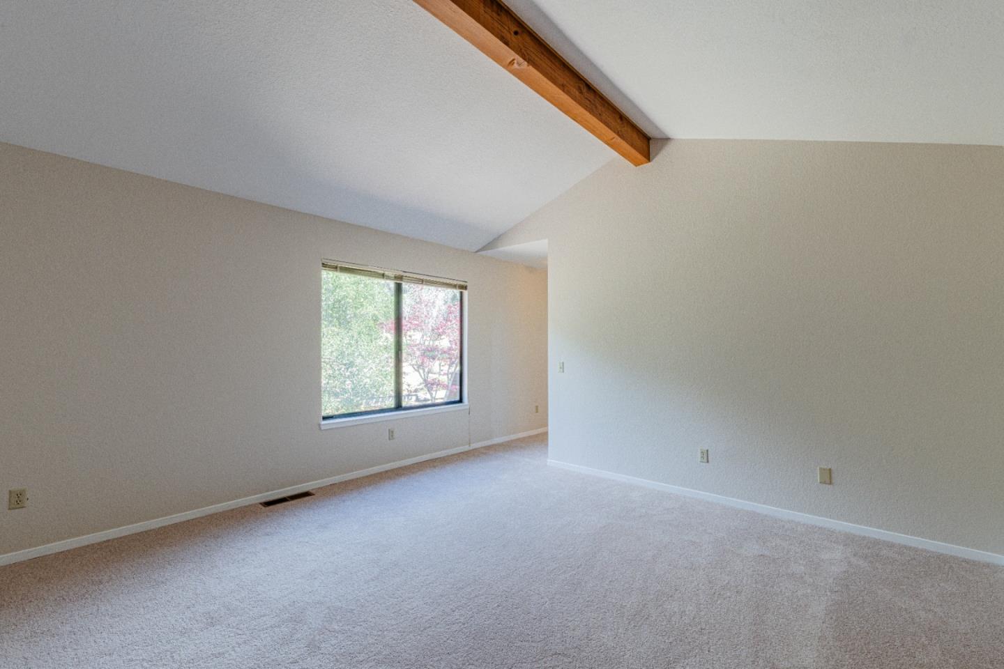 6959 Valle Pacifico Road Salinas, CA 93907 - Photo 20 of 45 an empty room with a window