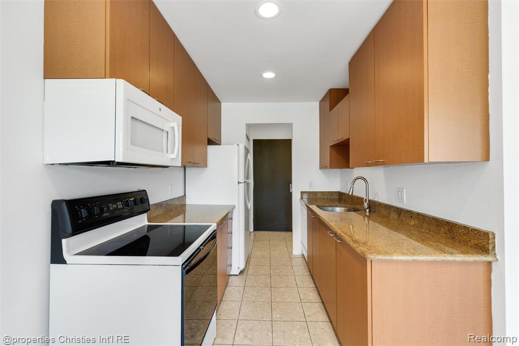 3805 Lone Pine Road, Unit 300 West Bloomfield, MI 48323 - Photo 8 of 26