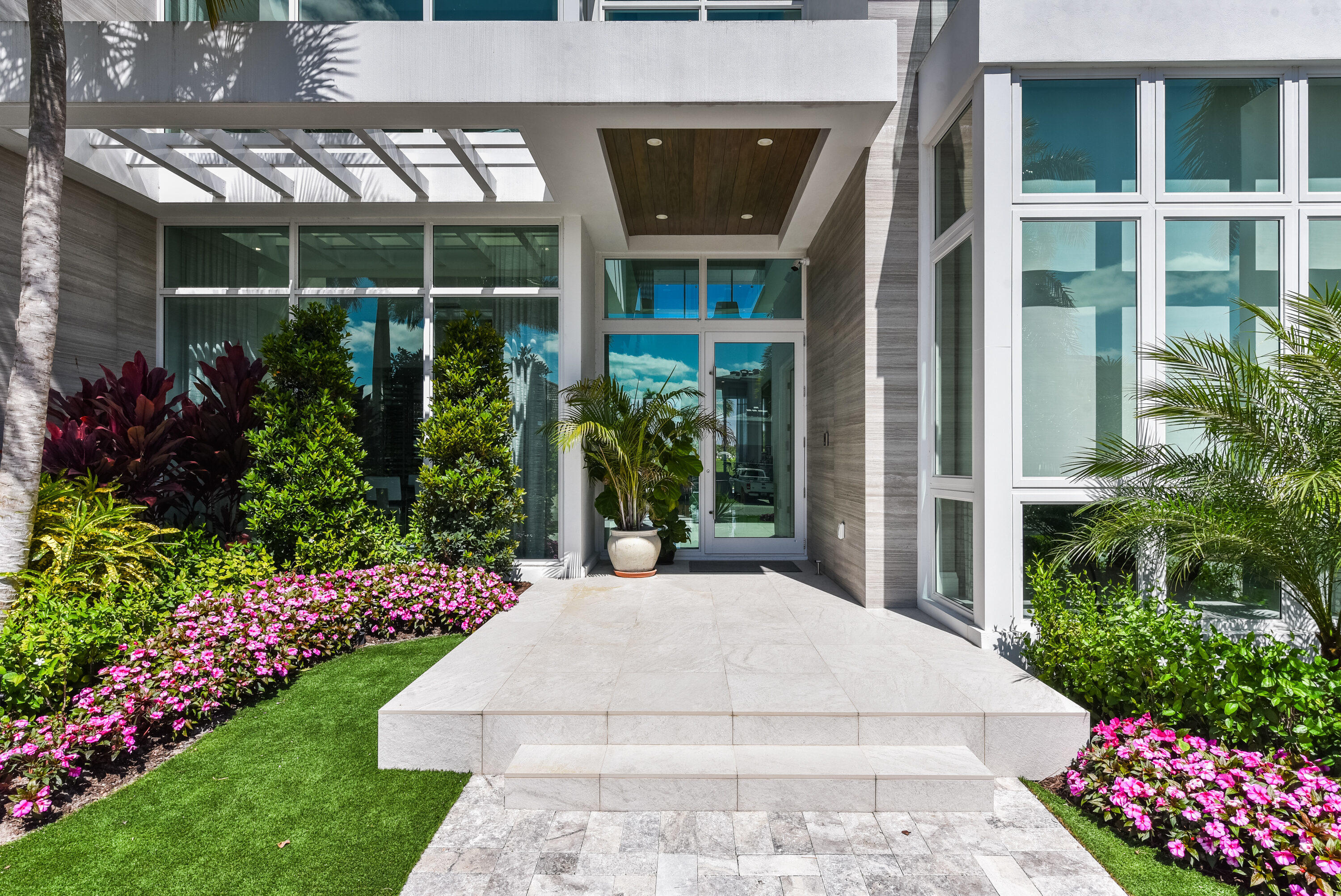 17128 Northway Circle Boca Raton, FL 33496 - Photo 6 of 86 entrace