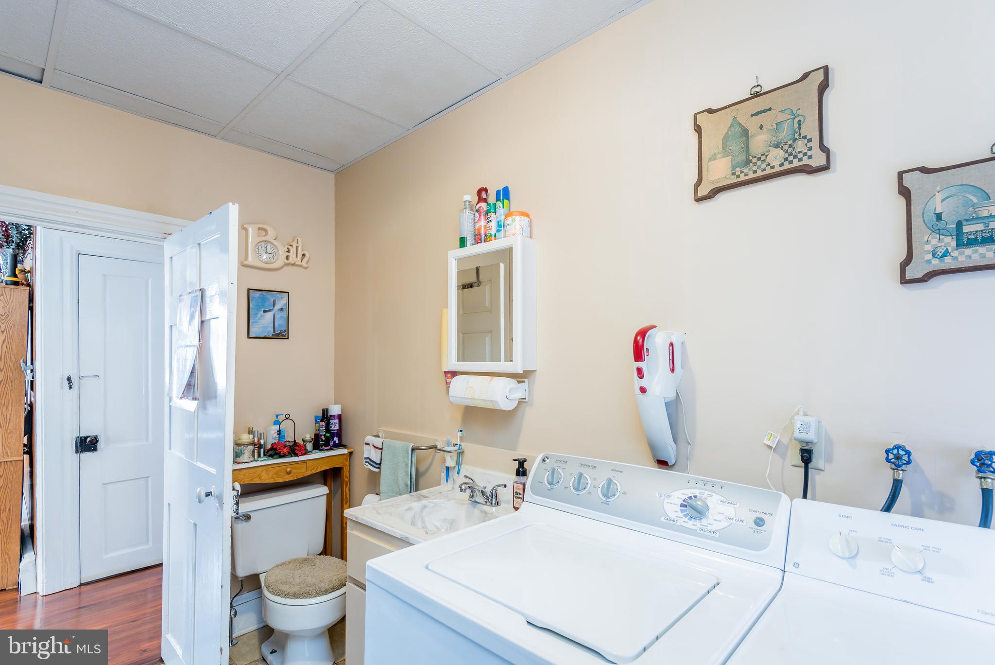 20 Greason Road Carlisle, PA 17015 - Photo 14 of 29 Main level 1/2 bath & laundry. Washer & dryer stay