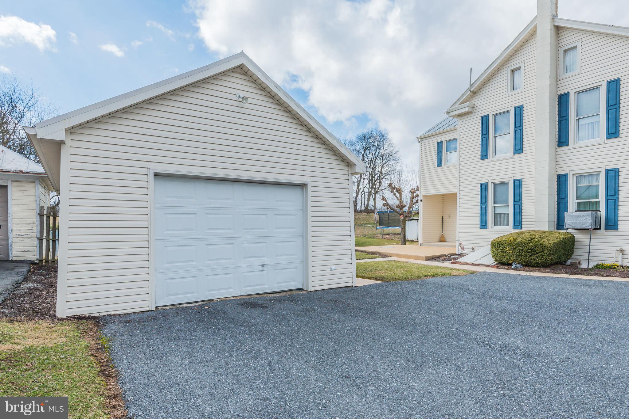 20 Greason Road Carlisle, PA 17015 - Photo 4 of 29 Home and detached garage have nice vinyl siding!