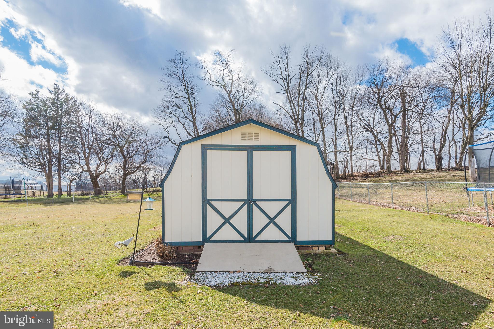 20 Greason Road Carlisle, PA 17015 - Photo 7 of 29 Large storage shed for all your lawn items