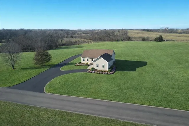 $419,900 | Lake Viking Terrace, Gallatin, MO 64640