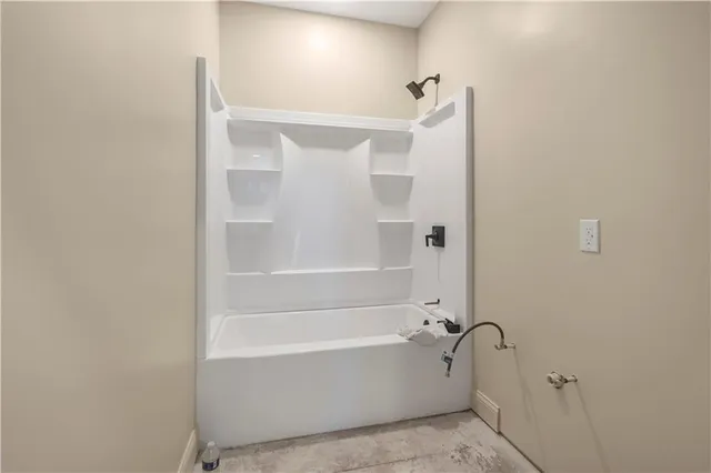 $419,900 | Lake Viking Terrace, Gallatin, MO 64640