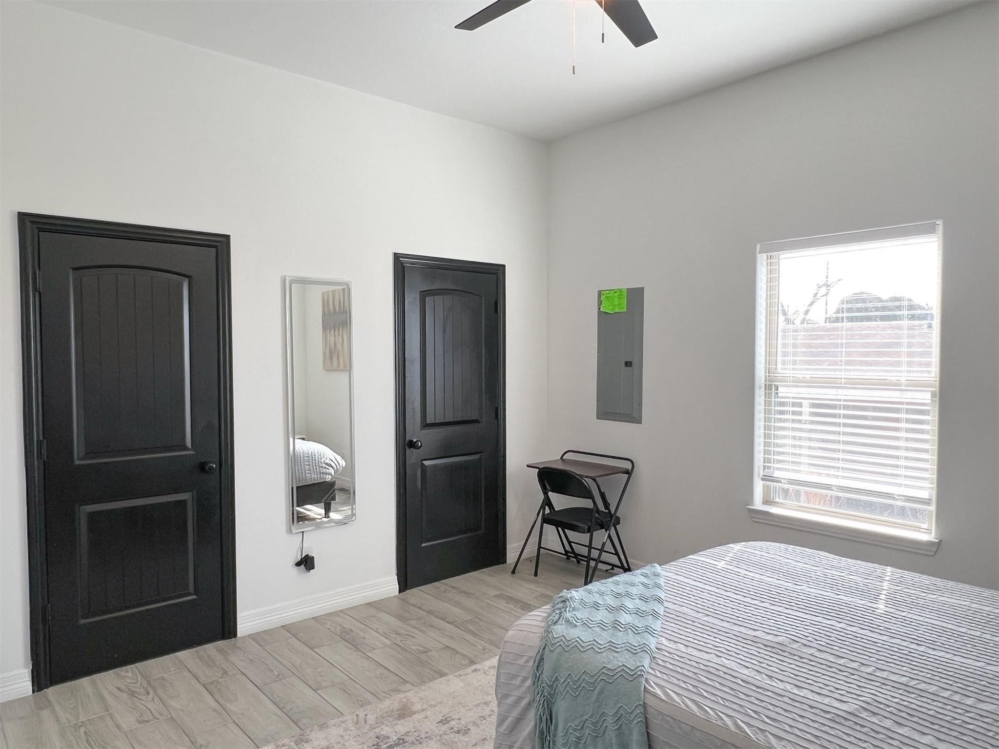 3407 Sakowitz Street, Unit AB Houston, TX 77026 - Photo 21 of 26 Bedroom 2