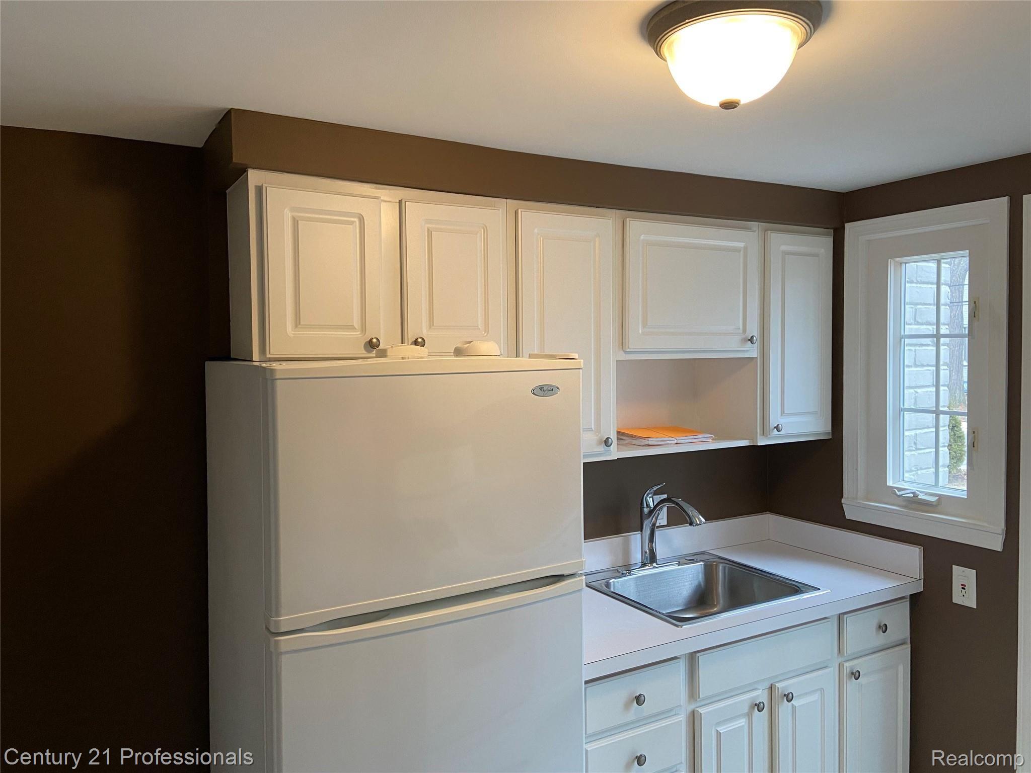 1711 Graefield Road Birmingham, MI 48009 - Photo 10 of 22 Refrigerator