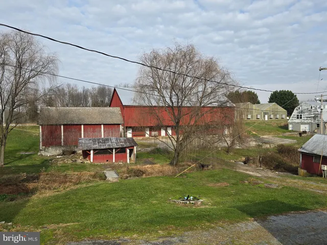 a view of a back yard of the house