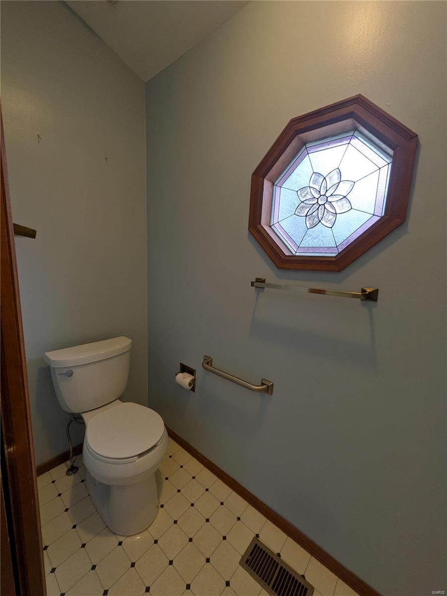 319 White Pine Drive St. Charles, MO 63304 - Photo 13 of 40