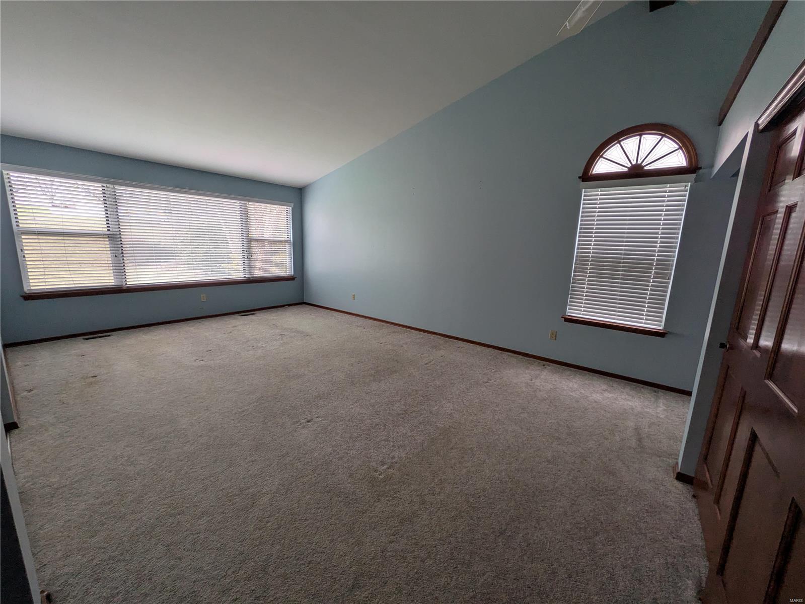 319 White Pine Drive St. Charles, MO 63304 - Photo 9 of 40