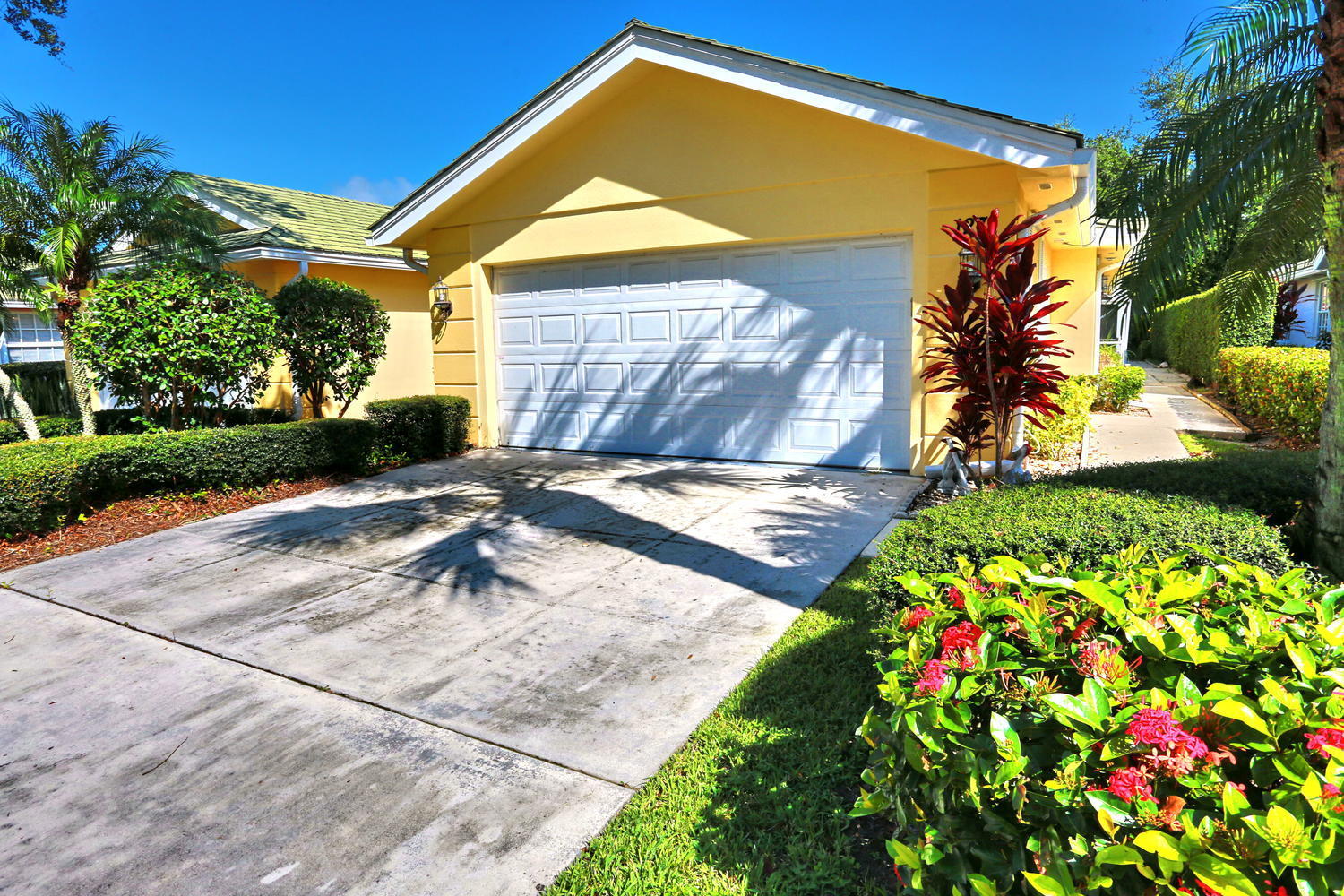127 Brier Circle Jupiter, FL 33458 - Photo 2 of 49 127 Brier Cir Jupiter FL 33458-large-005