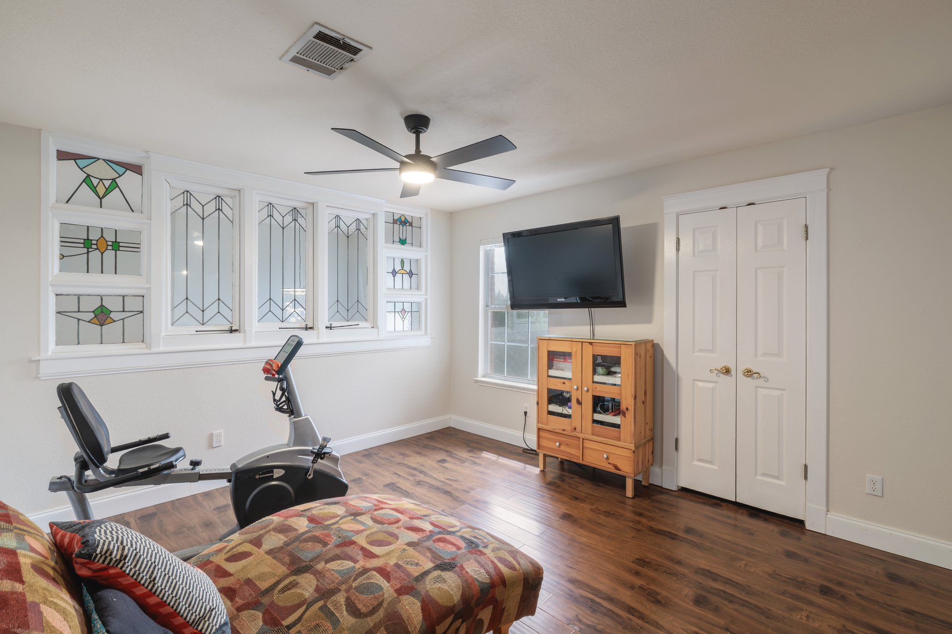7000 Bending Oak Road Austin, TX 78749 - Photo 27 of 39 a living room with furniture and a flat screen tv