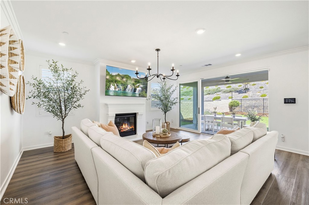 28445 Sunny Ridge Terrace Castaic, CA 91384 - Photo 6 of 74 Family Room