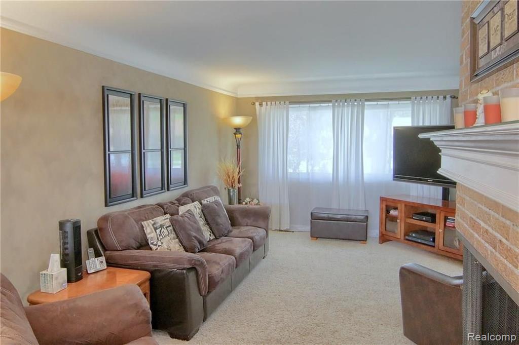 27630 Jean Road Warren, MI 48093 - Photo 3 of 30