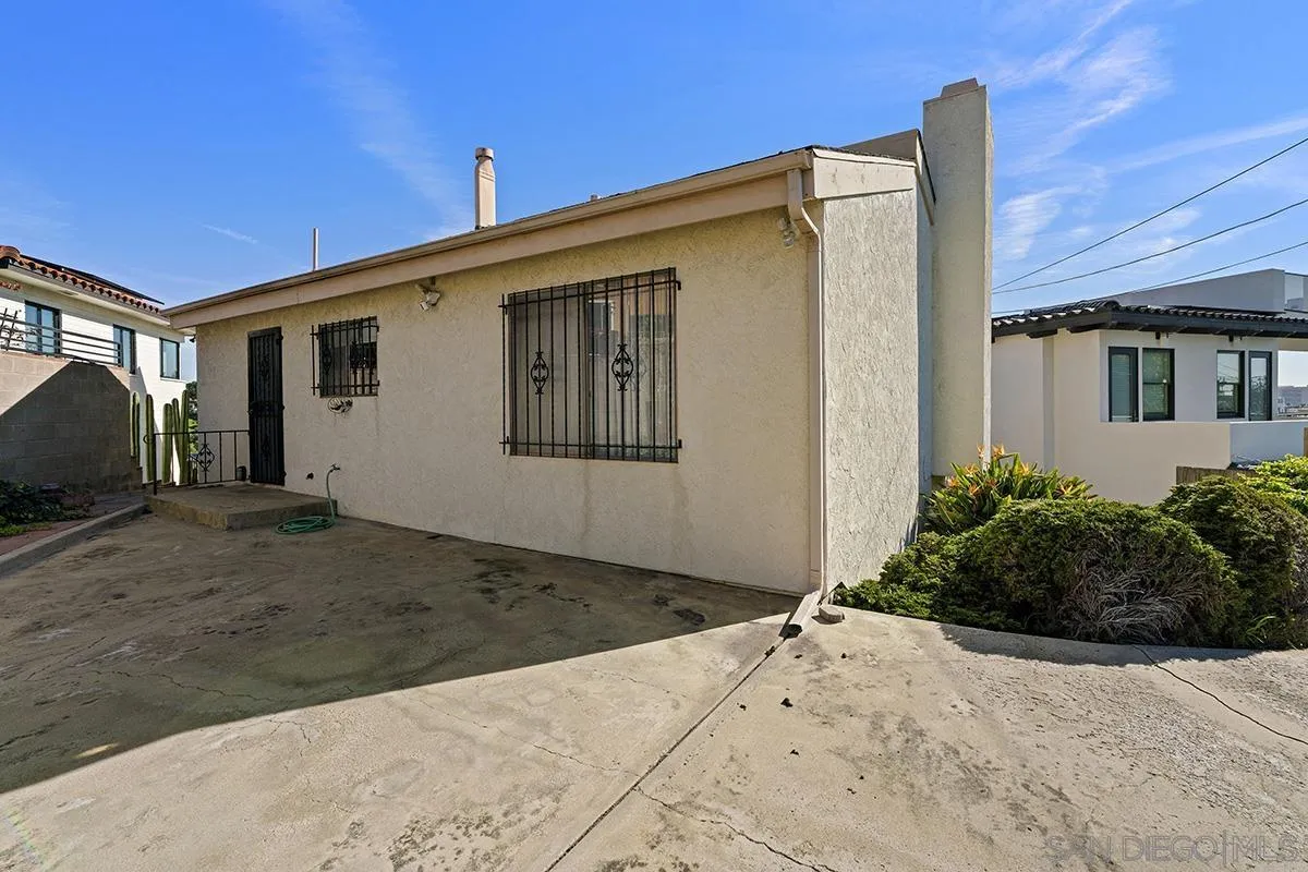 3344 Goldfinch Street San Diego, CA 92103 - Photo 36 of 41 a view of backyard with potted plants