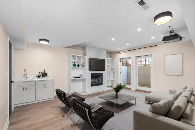 $650,000 | 1113 North Mozart Street, Unit 101, Chicago, IL 60622