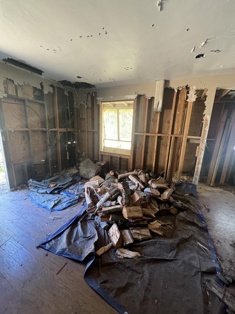 17160 Wilson Way Watsonville, CA 95076 - Photo 16 of 62 a room with gym equipment and a large window