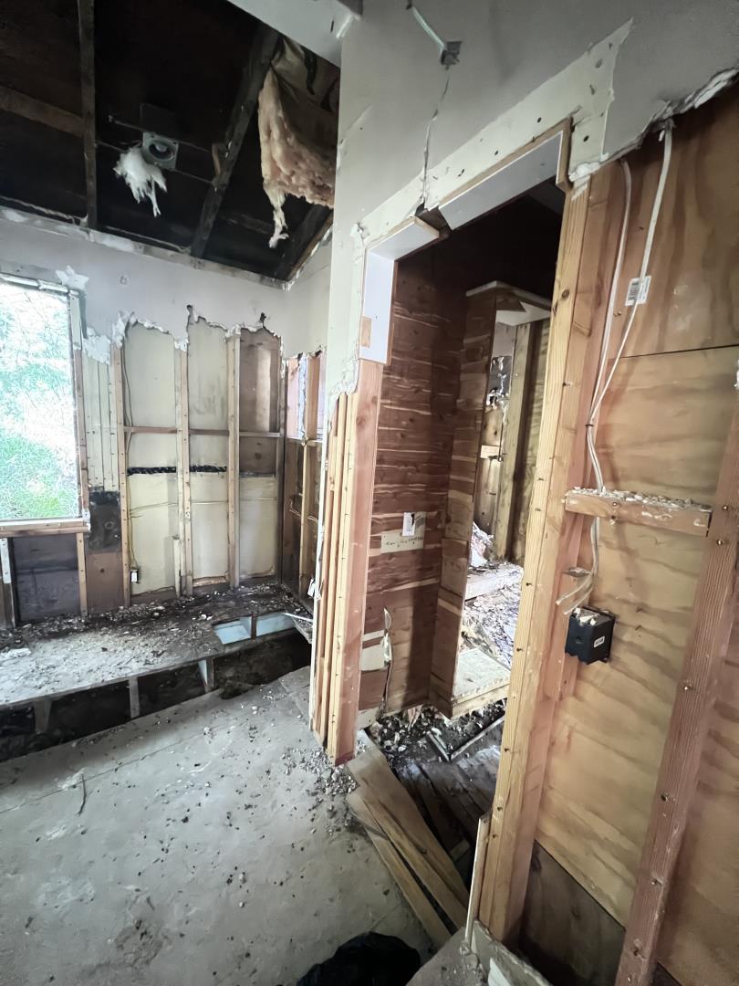 17160 Wilson Way Watsonville, CA 95076 - Photo 17 of 62 a view of walk in closet