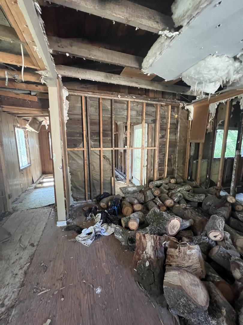 17160 Wilson Way Watsonville, CA 95076 - Photo 21 of 62 a view of a room with gym equipment