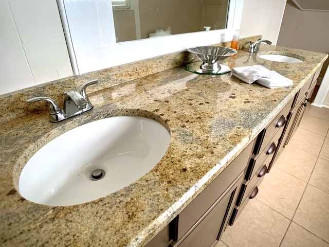 207 West Rose Avenue Foley, AL 36535 - Photo 30 of 34 Upstairs Vanity