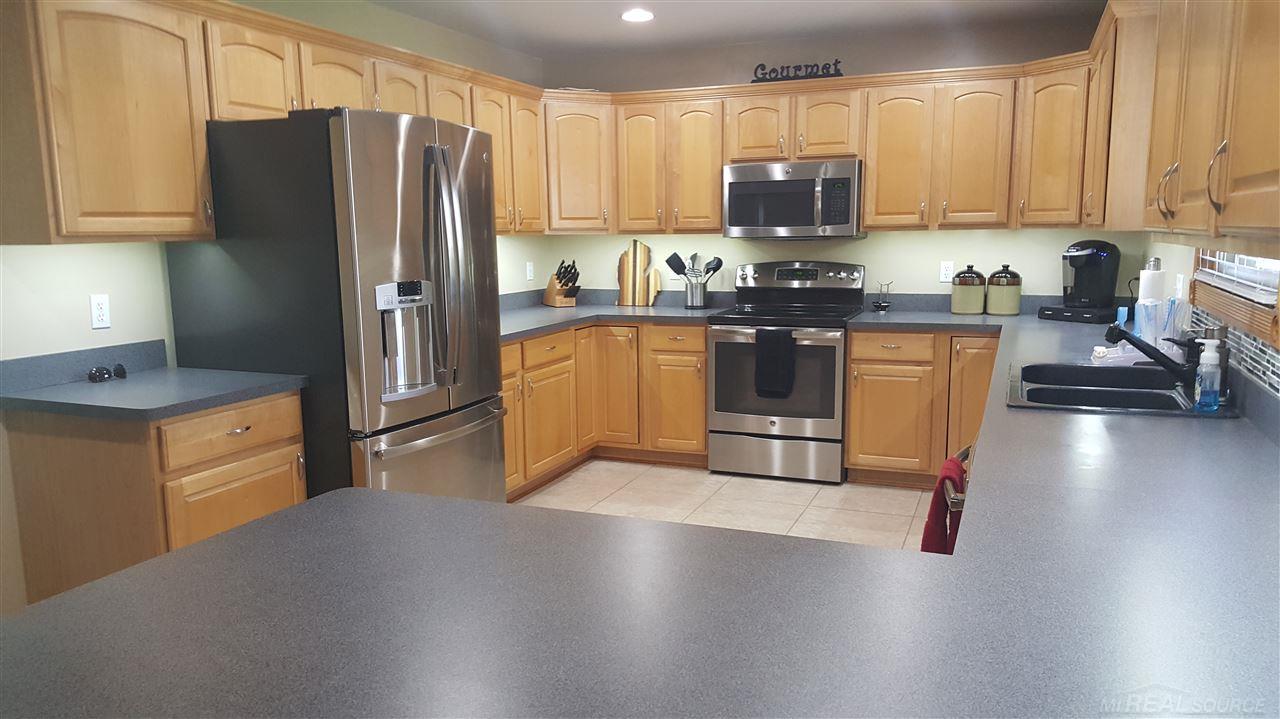 54123 County Line Road New Baltimore, MI 48047 - Photo 10 of 36 31328190-9.JPG
