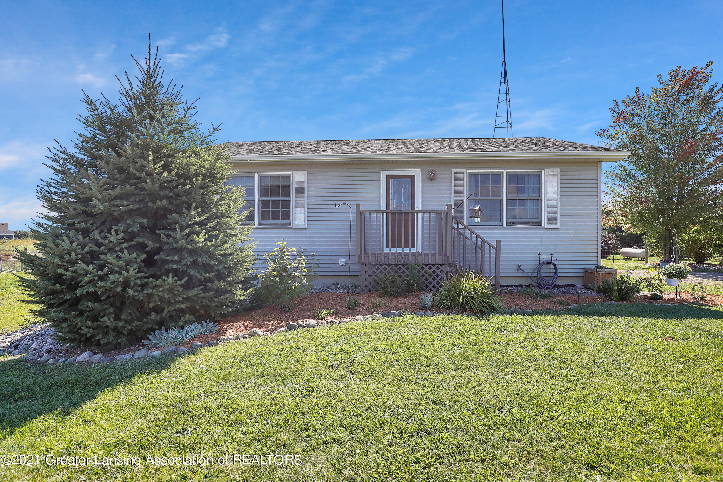 5670 Faragher Road Ovid, MI 48866 - Photo 1 of 43 0-Front of House