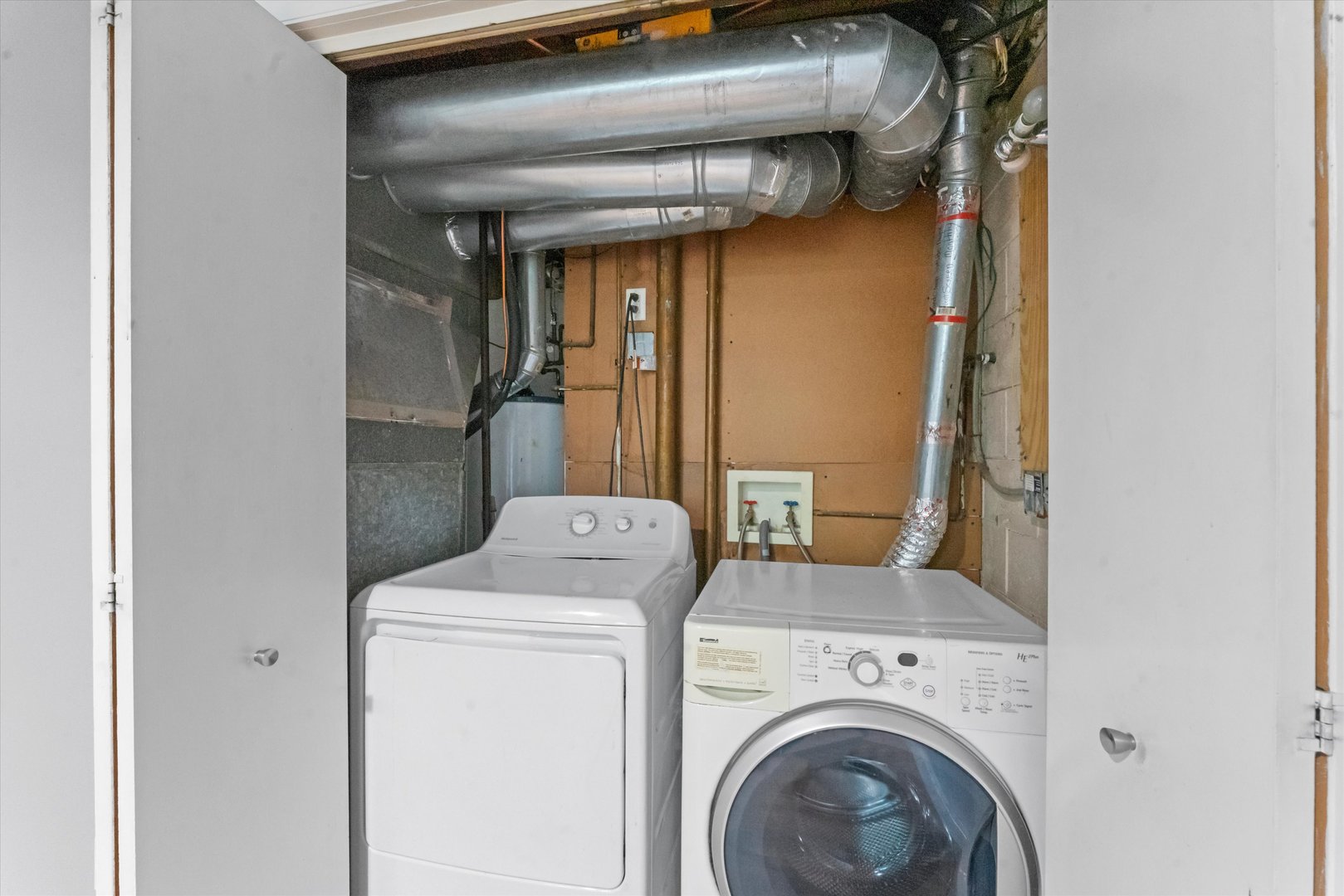 300 Hemlock Avenue Romeoville, IL 60446 - Photo 23 of 31 a utility room with dryer and washer