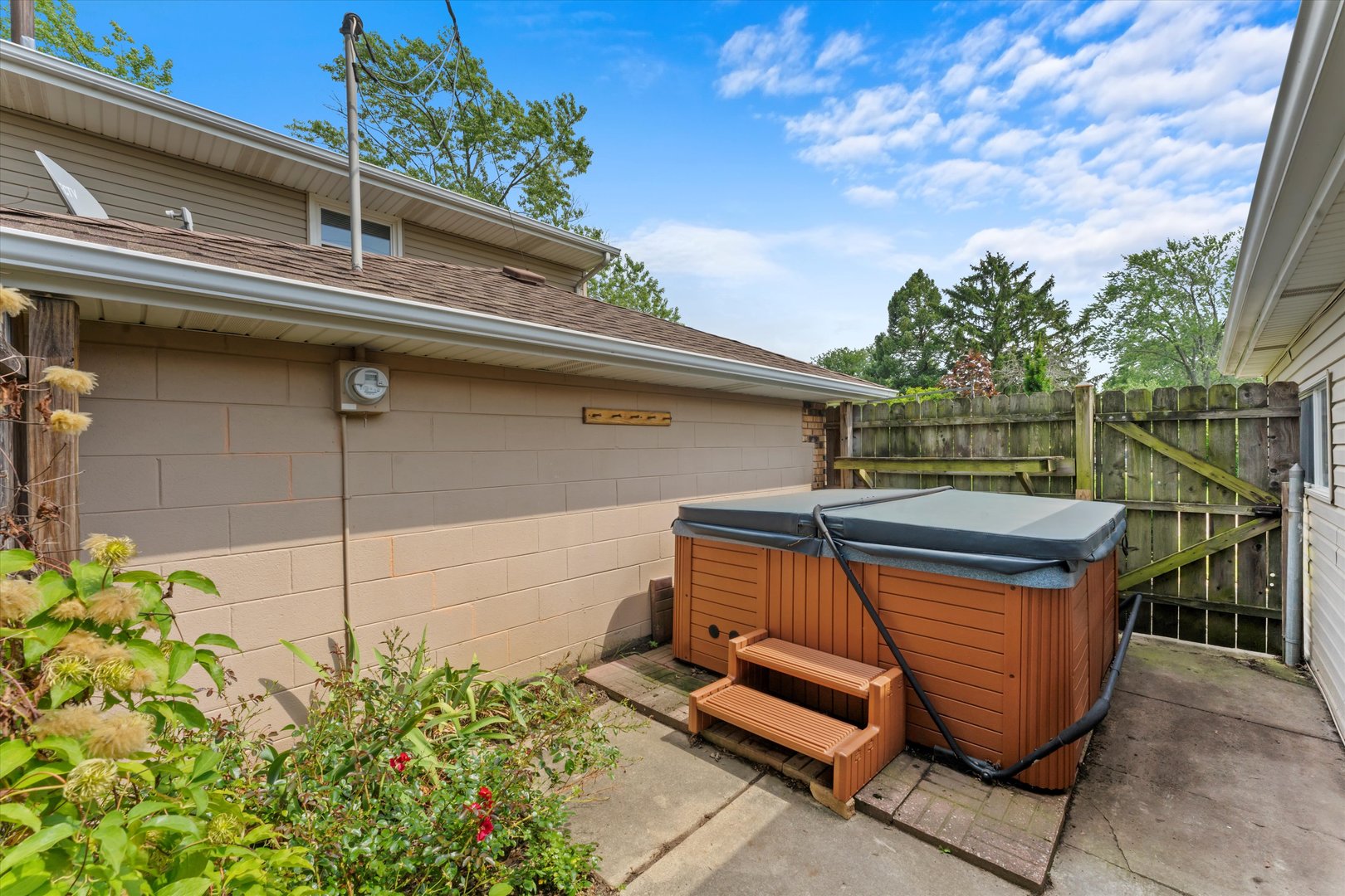 300 Hemlock Avenue Romeoville, IL 60446 - Photo 27 of 31 a small pool with a outdoor seating