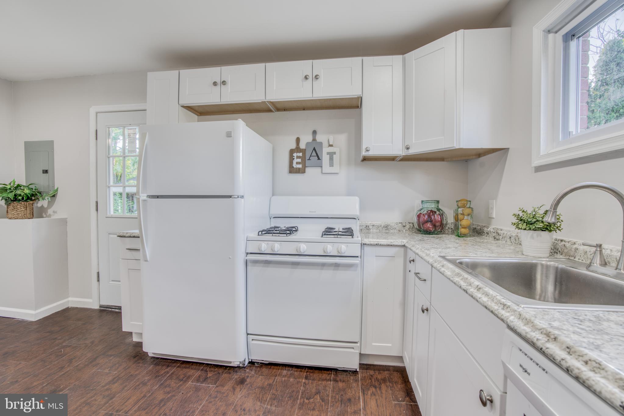 2452 Woodcroft Road Baltimore, MD 21234 - Photo 8 of 24 Kitchen