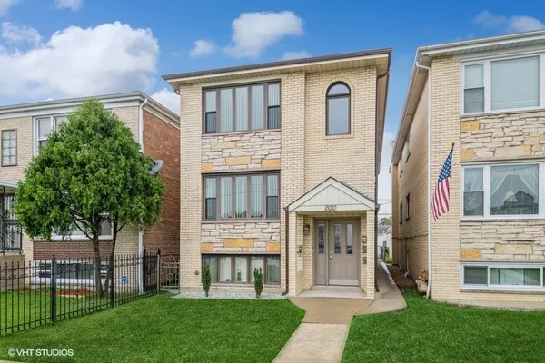 $1,950 | 8010 West Addison Street, Unit 1, Chicago, IL 60634