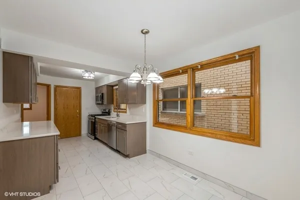 $1,950 | 8010 West Addison Street, Unit 1, Chicago, IL 60634