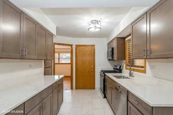 $1,950 | 8010 West Addison Street, Unit 1, Chicago, IL 60634