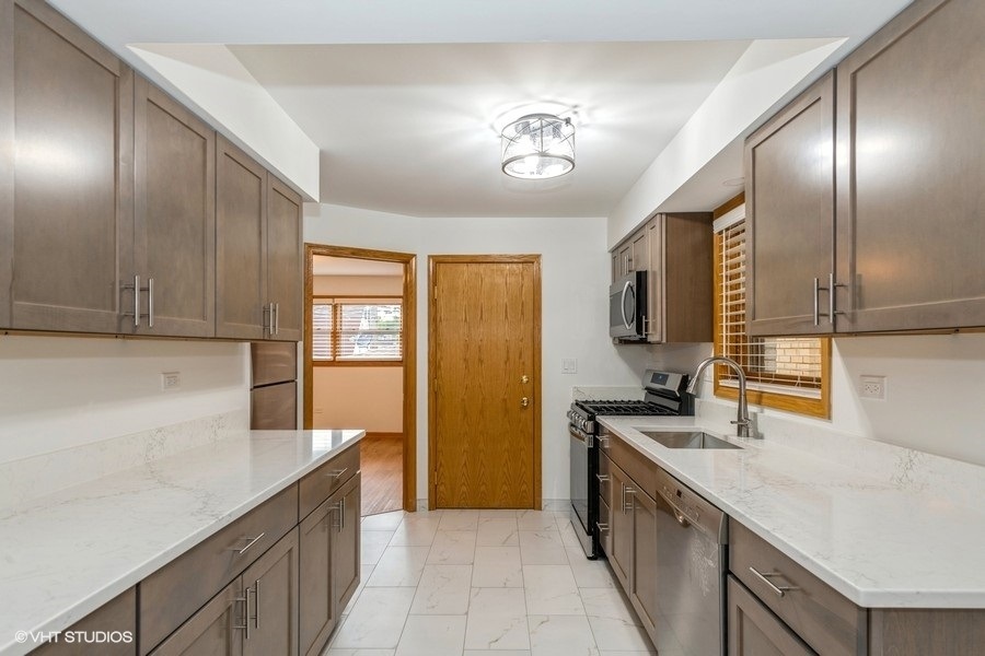 8010 West Addison Street, Unit 1 Chicago, IL 60634 - Photo 5 of 15